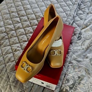 Salvatore Ferragamo size 10 shoes